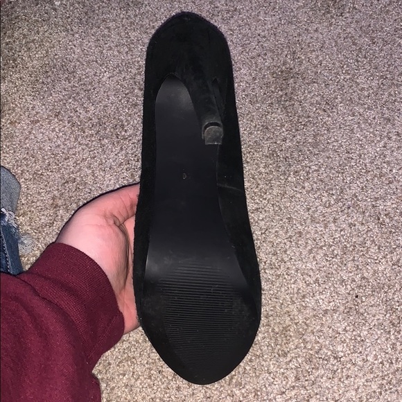 WORN ONCE All Black Heels - Picture 4 of 4